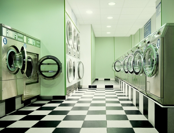Photograph Craig Easton Paris Laundrette on One Eyeland